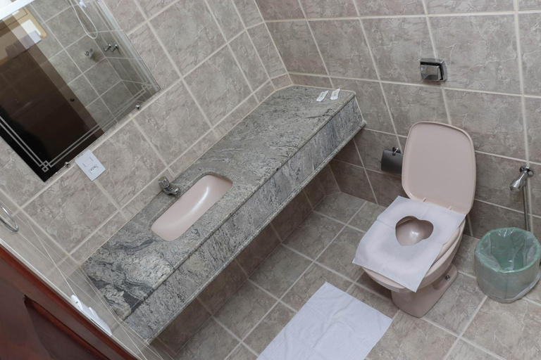 Bathroom 2, Hotel e Restaurante Champagne, Campo Belo
