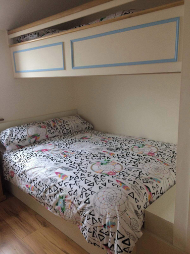 Room 2, Dingle Holiday Haven - Comfortable 3 Bedroom House