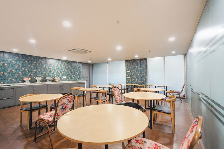 Food & Drinks 3, FabHotel Novis Stayz, Gautam Buddha Nagar