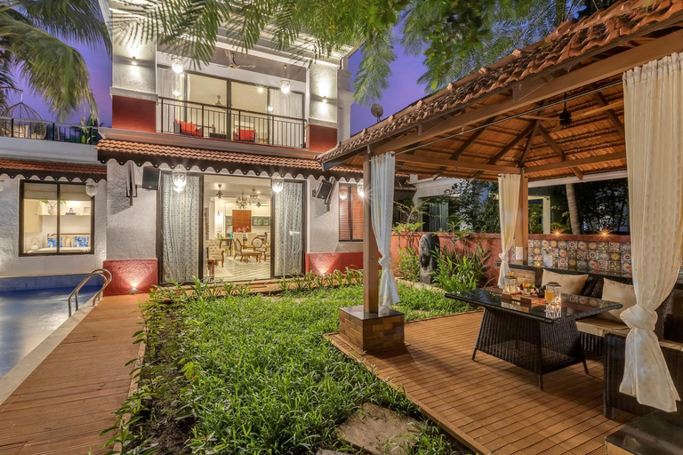 Exterior & Views