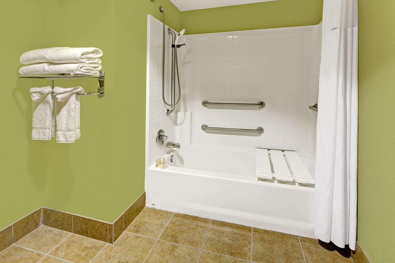 Bathroom 4, Days Inn by Wyndham Cheyenne, Laramie