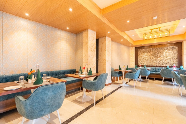 Food & Drinks 3, Summit Mall Stone Hotel at Mall Road, Darjiling