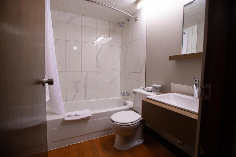 Bathroom 3, Grande Cache Hotel, Division No. 18