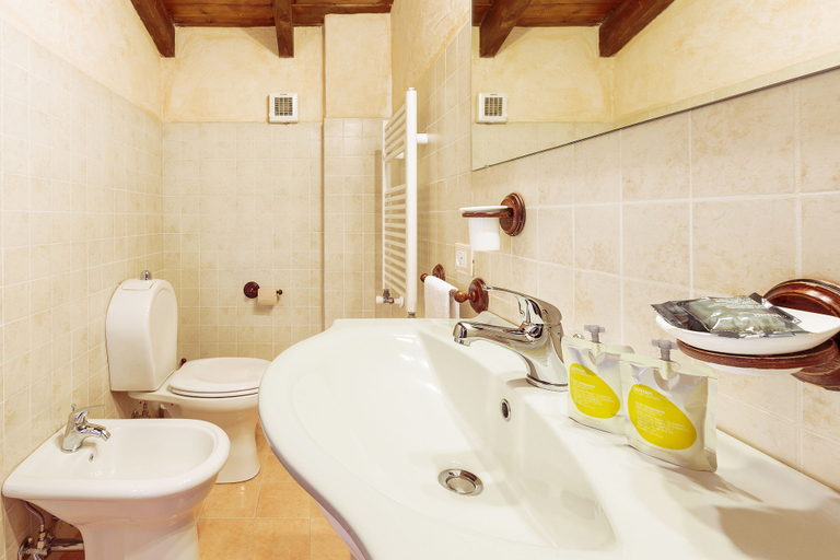 Bathroom 4, Bosco Ciancio, Catania