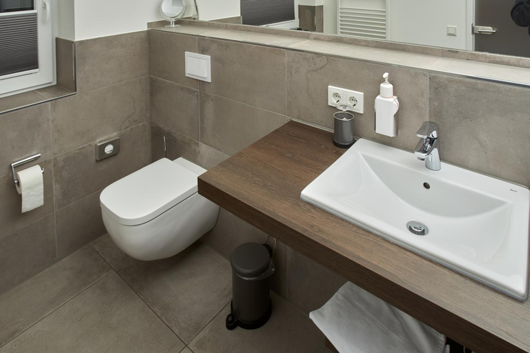 Bathroom 5, cityhotel, Borken