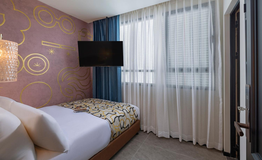 Bedroom 5, Iconic Hotel - by Echo Hotels
