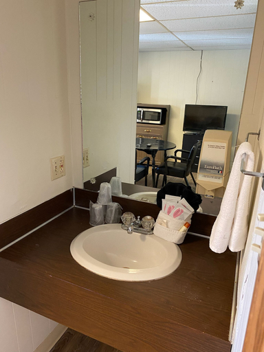 Bathroom, Homestead Inn Extended Stay - 3 nights minimum, Roosevelt