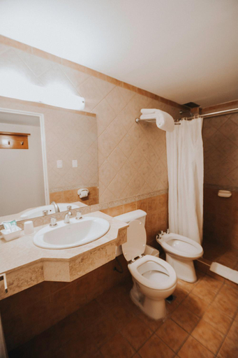 Bathroom 3, Nutibara, Capital