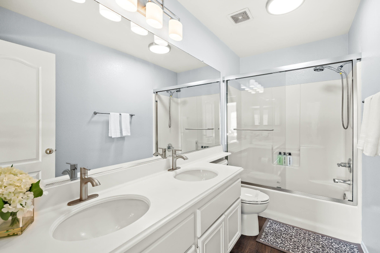 Room 3, Bright Designer Home w Pool Near Everything, San Bernardino