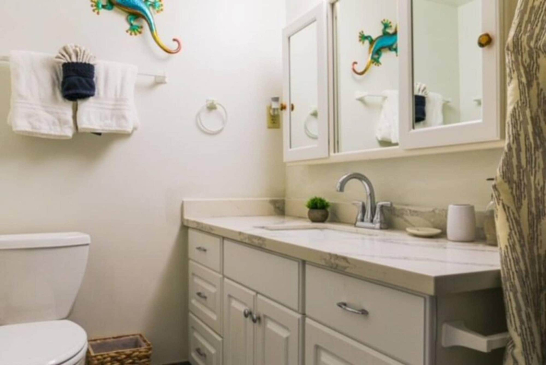 Room 4, Enjoy the Sunset Ocean Front 1BR Apt-pool On-site, Hawaii