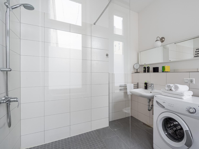 Bathroom 2, Apartments Berlin Neue Straße, Berlin
