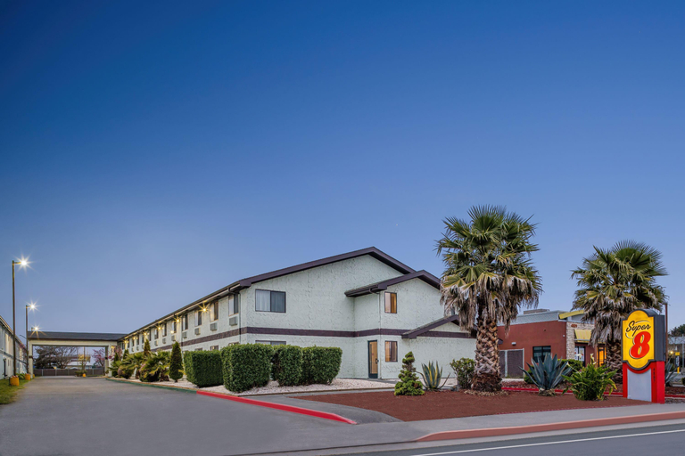 Exterior & Views 2, Super 8 by Wyndham Arcata, Humboldt