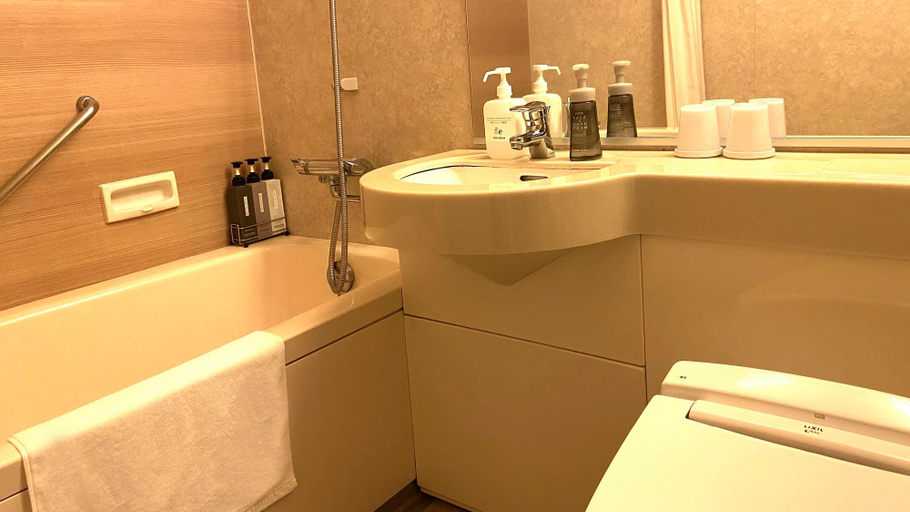 Bathroom 16