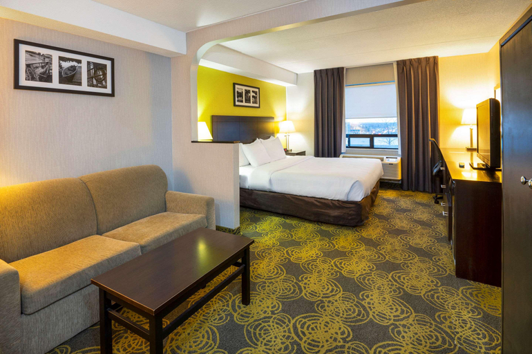 Bedroom 3, Comfort Hotel & Suites, Peterborough