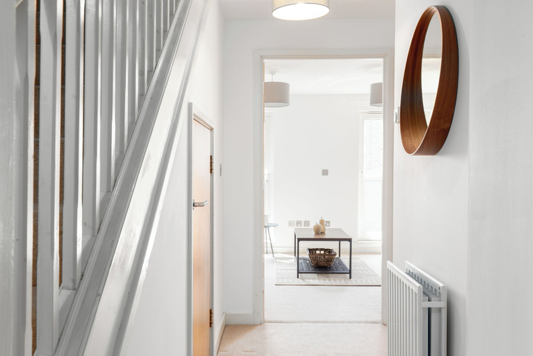 Others 4, Deluxe 2 Bed Flat with Balcony in Hackney, London