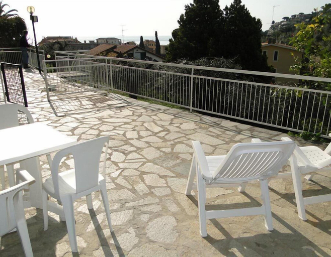 Others 4, Residence La Carruba, Imperia