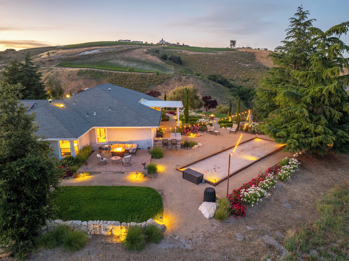 Exterior & Views 2, La Maison du Vin, San Luis Obispo