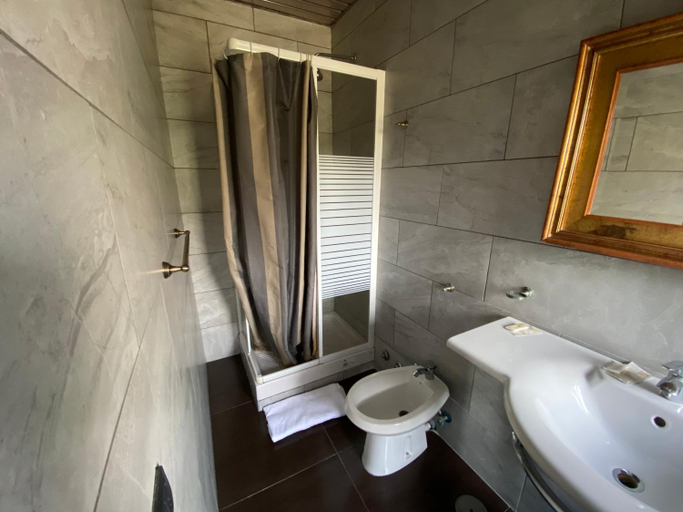 Bathroom 4, Park Hotel Serenissima, Rome