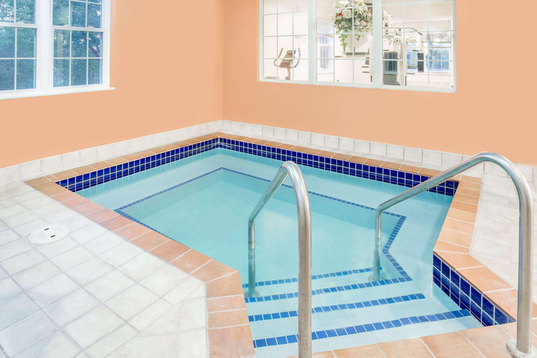 Sport & Beauty 5, Microtel Inn & Suites By Wyndham Fond Du Lac, Fond du Lac