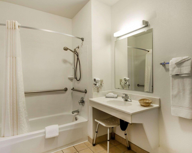 Bathroom 4, Rodeway Inn Watsonville, Santa Cruz