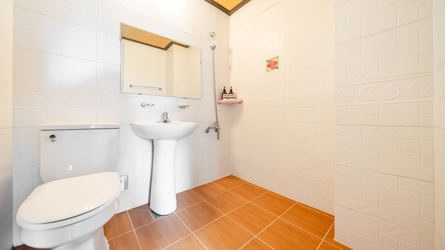 Bathroom 4, Anmyeon-do Ssong Pension, Taean