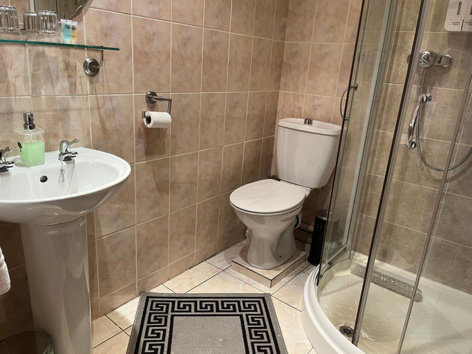 Bathroom 3, The Paddocks Hotel, Herefordshire