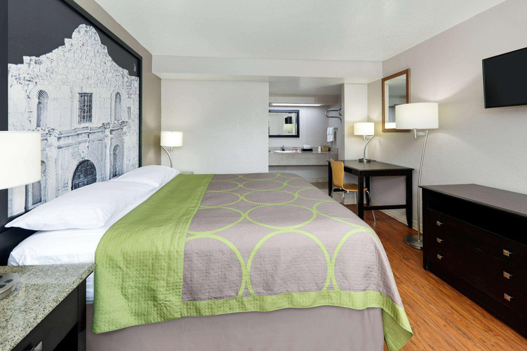 Bedroom 3, Super 8 by Wyndham Downtown / Alamo, Bexar