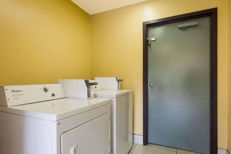 Bathroom 4, Quality Inn Coliseum, Charleston