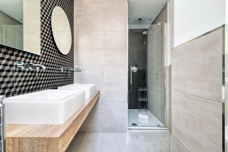 Bathroom 2, Elegant apt with parking and balcony, Milano