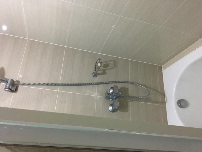 Bathroom 5, Deluxe Apartment 7QRS, Pasay City