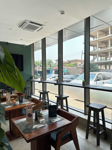 Food & Drinks 5, Easy Stay at the Lennox, Accra