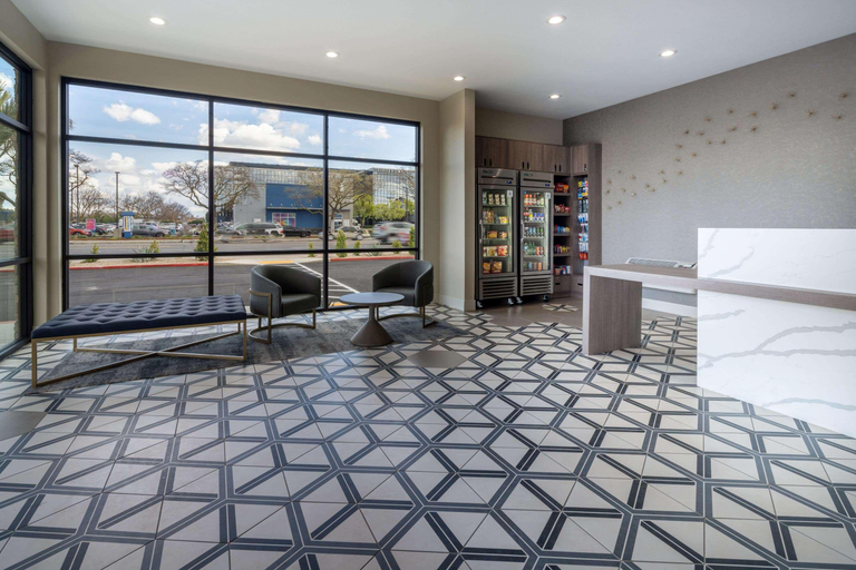 Public Area 2, Ramada by Wyndham Modesto Yosemite Area, Stanislaus