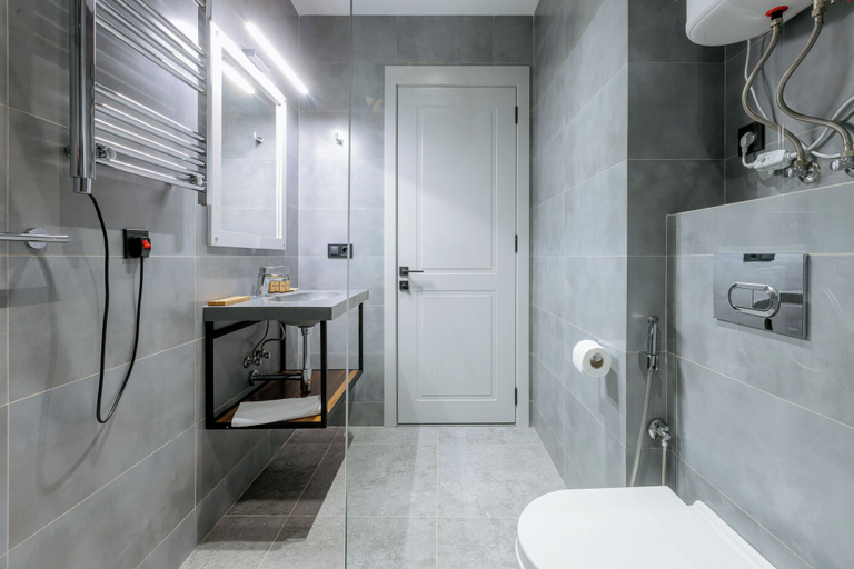 Bathroom 4, Mziuri Gardens Apartment, Batumi