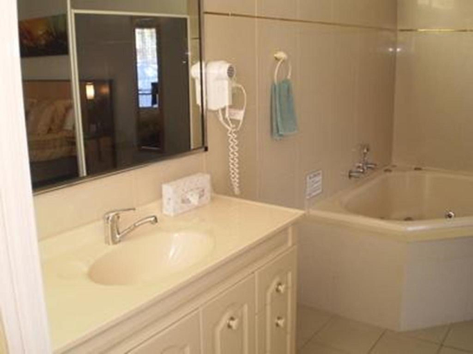 Bathroom, Ingot Hotel Perth, Ascend Hotel Collection, Perth