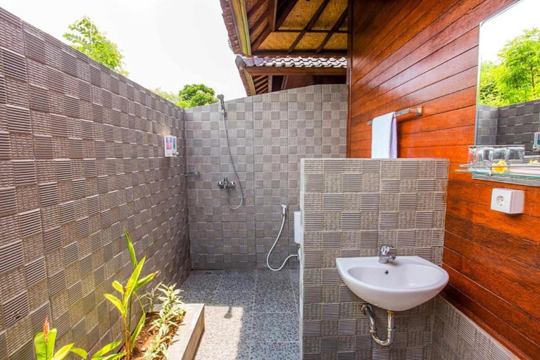 Bathroom, Maharatu Villa Lembongan, Klungkung