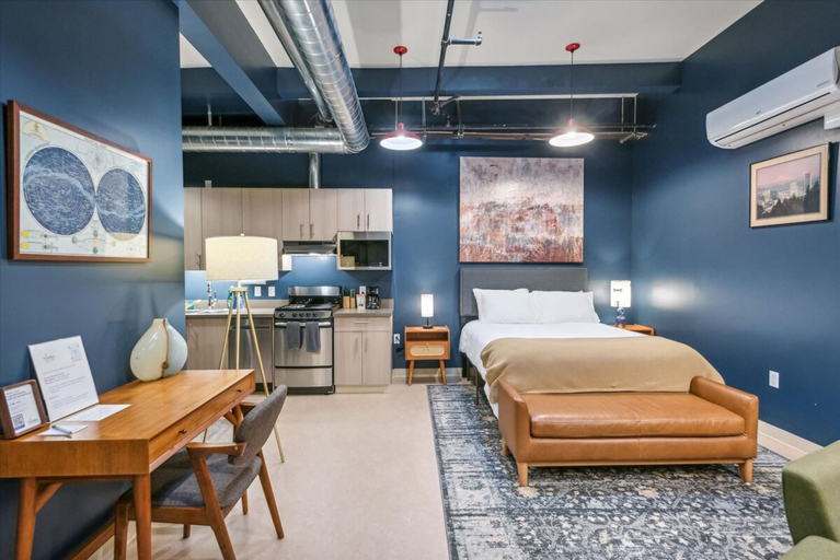 Room 4, Osprey Suite - 205 in Portland, Multnomah