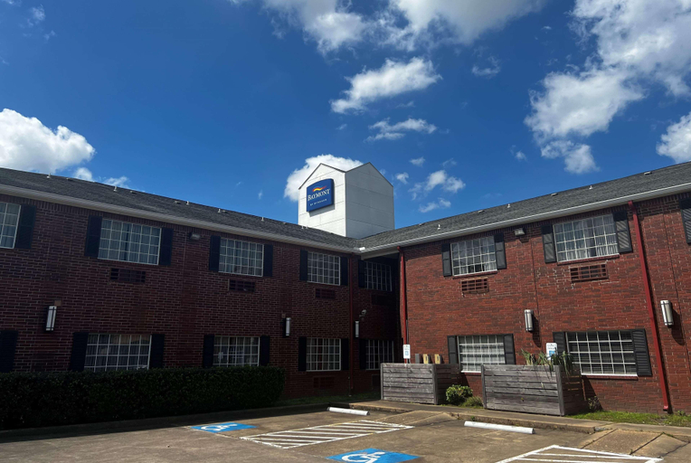 Exterior & Views 1, Studio 6 Houston, TX - Westchase, Houston