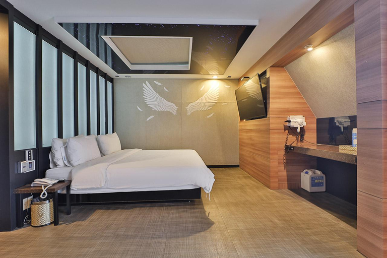 Bedroom 4, Gwangalli Moon Bay Hotel, Suyeong