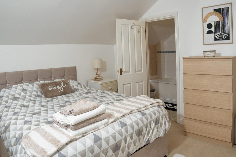 Others 5, High Brooms Suite, Kent