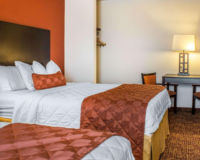 Bedroom 3, Rodeway Inn & Suites near Okoboji Lake, Dickinson