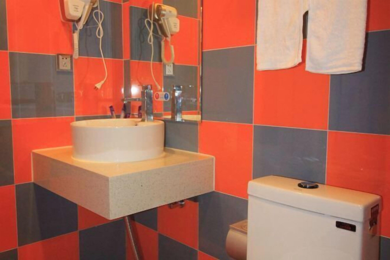 Bathroom 5, Shangyijia Themed Hostel, Yantai