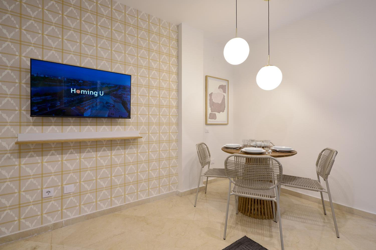 Others 5, San Vicente 43, by Homing U, Sevilla