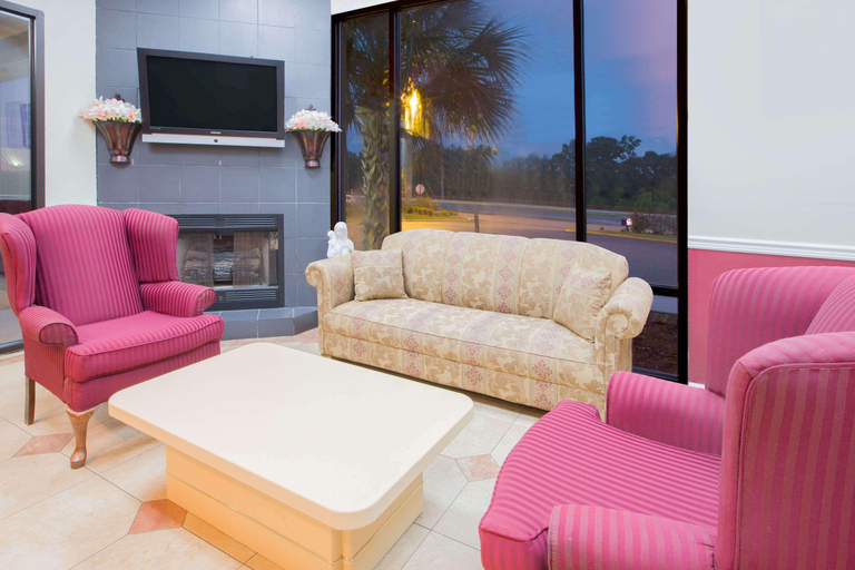 Public Area 2, Howard Johnson by Wyndham Dothan, Houston