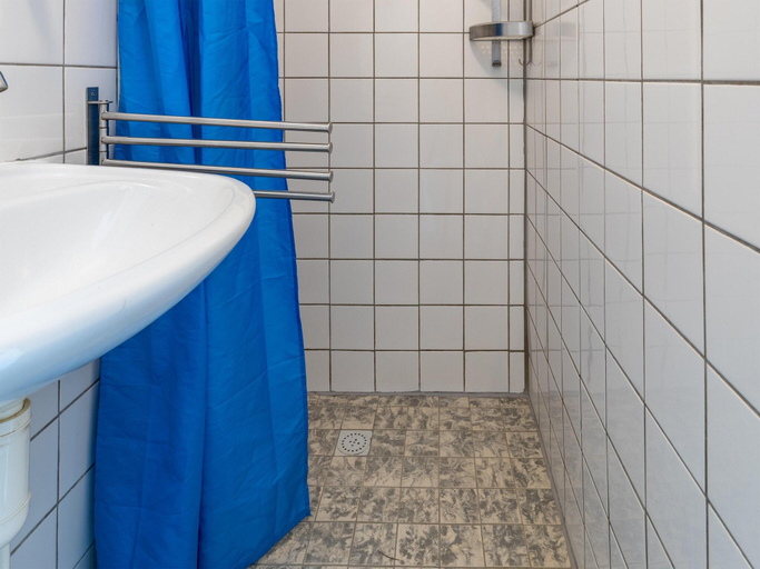 Bathroom 3, Holiday Home in Zeeland near Lake, Borsele
