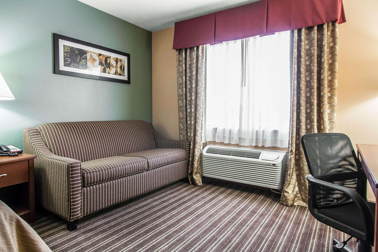 Bedroom 4, Comfort Inn, Madison
