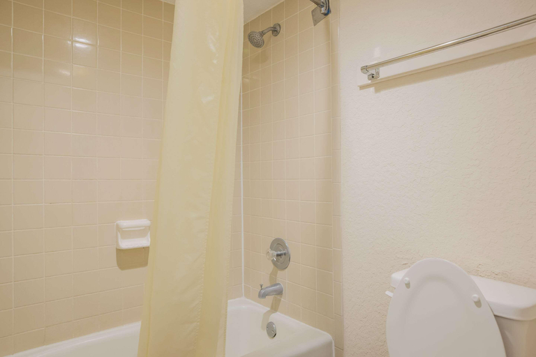 Bathroom 4, Econo Lodge Vidalia, Toombs