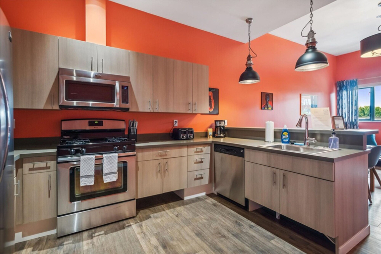Room 3, Chinook Suite - 203 in Portland, Multnomah
