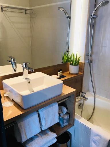Bathroom 2, Logis Hotel Le Miramont, Hautes-Pyrénées