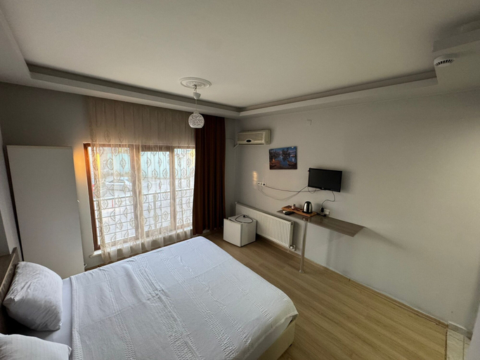 Bedroom 3, Varol Otel, Ezine