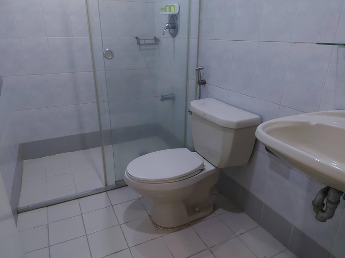 Bathroom 5, Posh Beds with City View and Pools, Mandaluyong